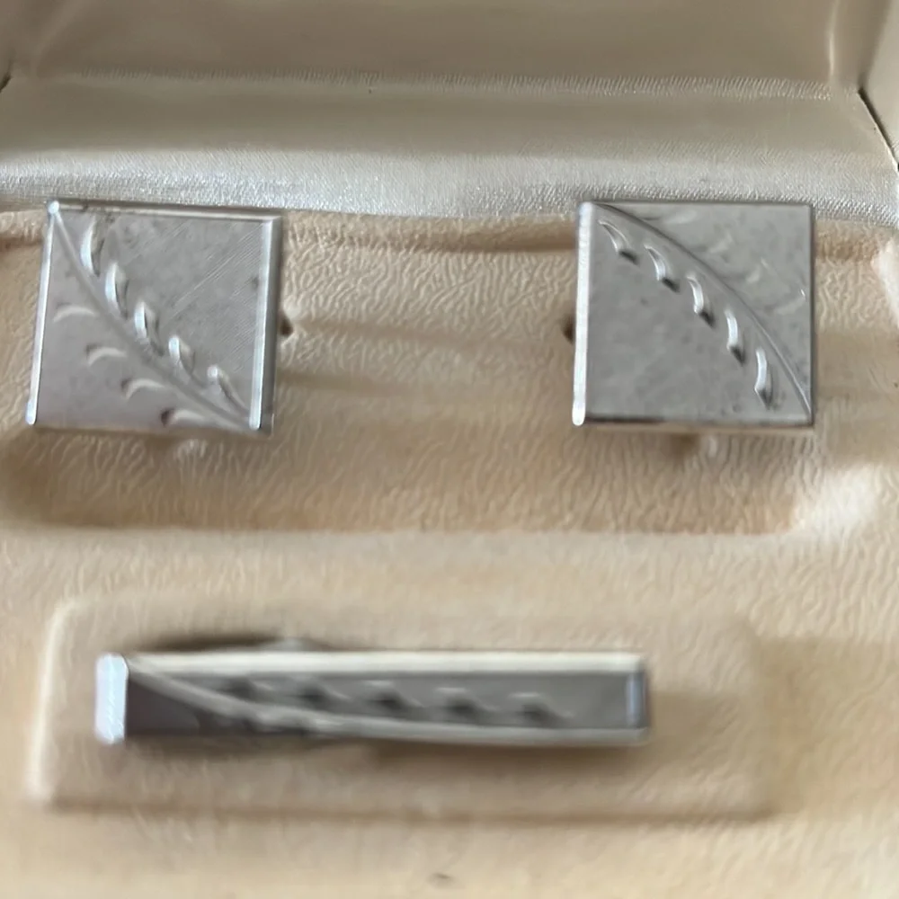 SWANK brushed silver cuff links and tie bar set in original box